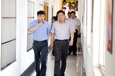 2012年7月5日，時(shí)任嘉興市委書記李衛(wèi)寧一行調(diào)研公司黨建工作