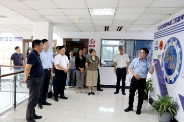 2020年7月29日，時(shí)任浙江省政協(xié)常委、社法委副主任、省總工會(huì)副主席、一級(jí)巡視員董建偉蒞臨景興紙業(yè)調(diào)研新時(shí)代工匠培育工作